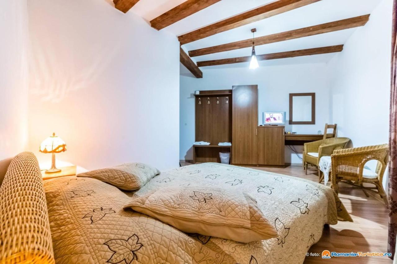 Pensiunea Casa Zmeilor Dragus Exteriér fotografie