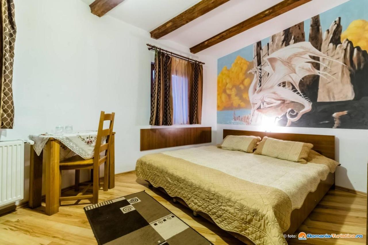 Pensiunea Casa Zmeilor Dragus Exteriér fotografie